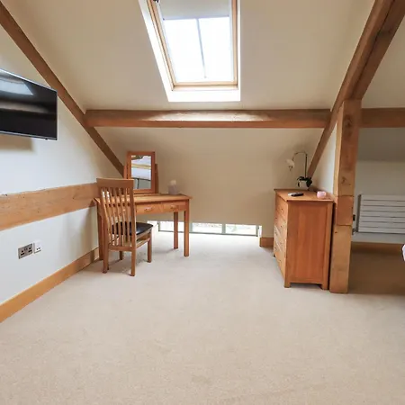 Holiday home Yew *
