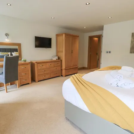 Holiday home Yew