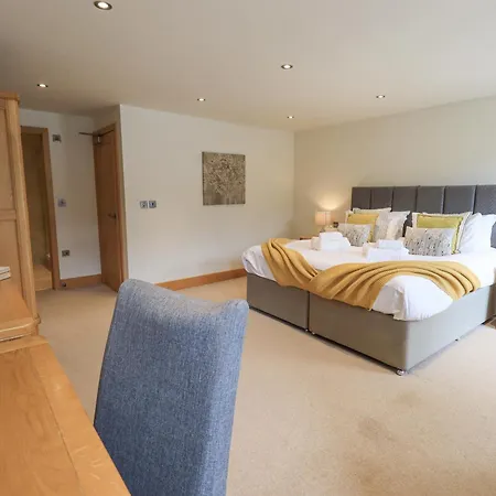 Yew Holiday home