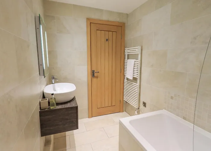 Yew Semesterbostad *