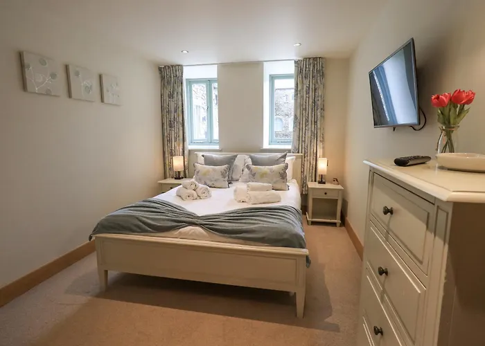 Yew Semesterbostad *