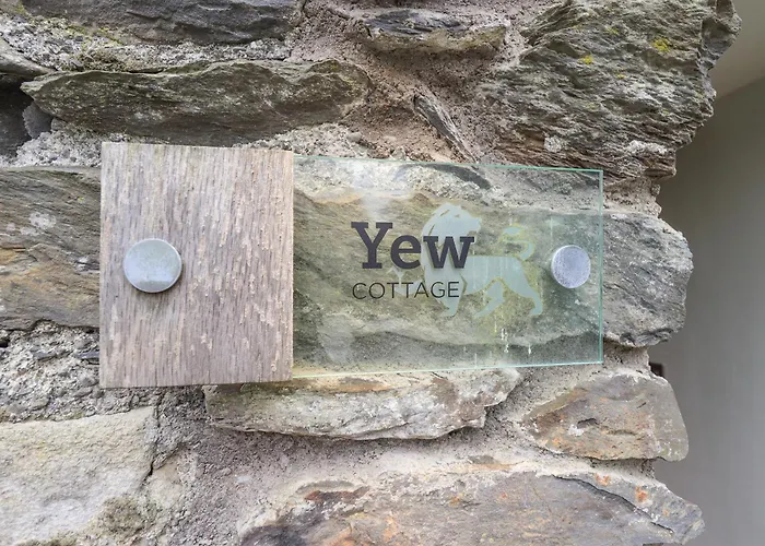 Yew Semesterbostad *